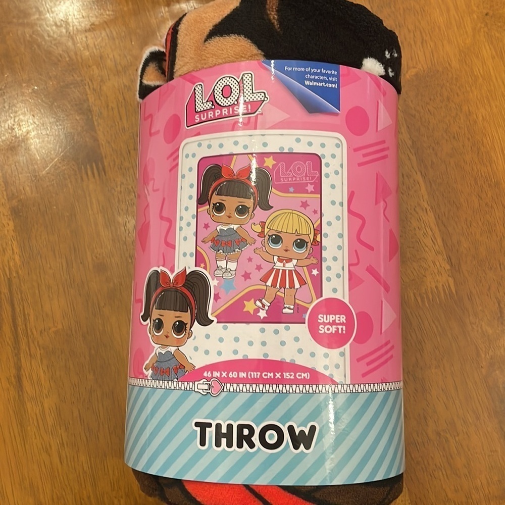 L.O.L. Surprise Throw - Picture 2 of 2